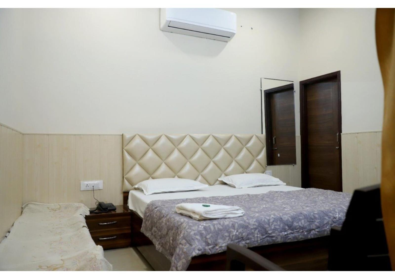 Rk Lodge Amritsar Eksteriør billede