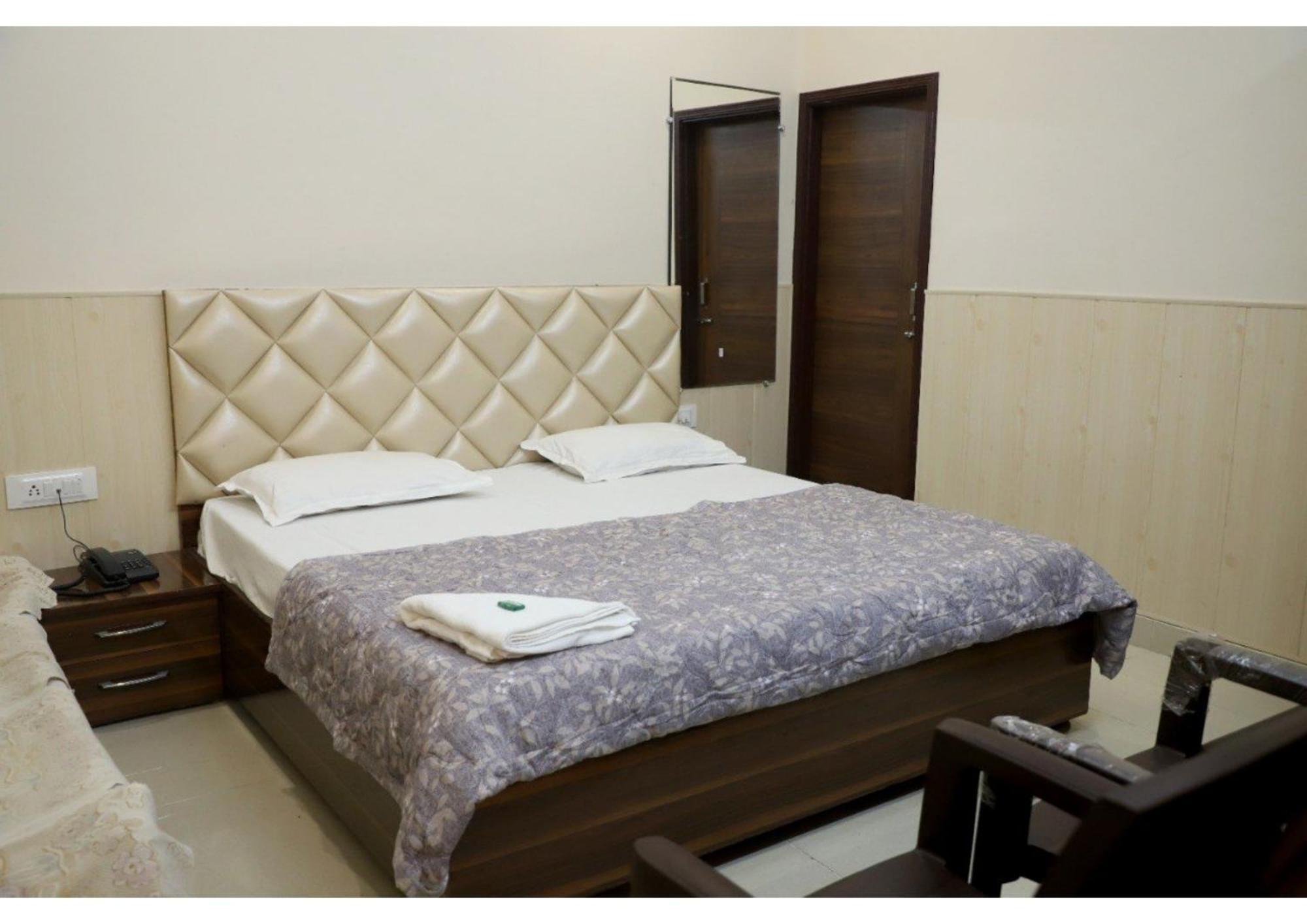 Rk Lodge Amritsar Eksteriør billede